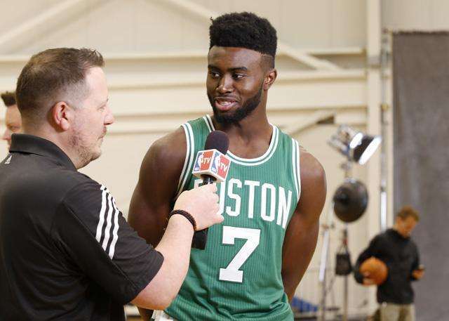 迫使湖人外 迫使湖人外